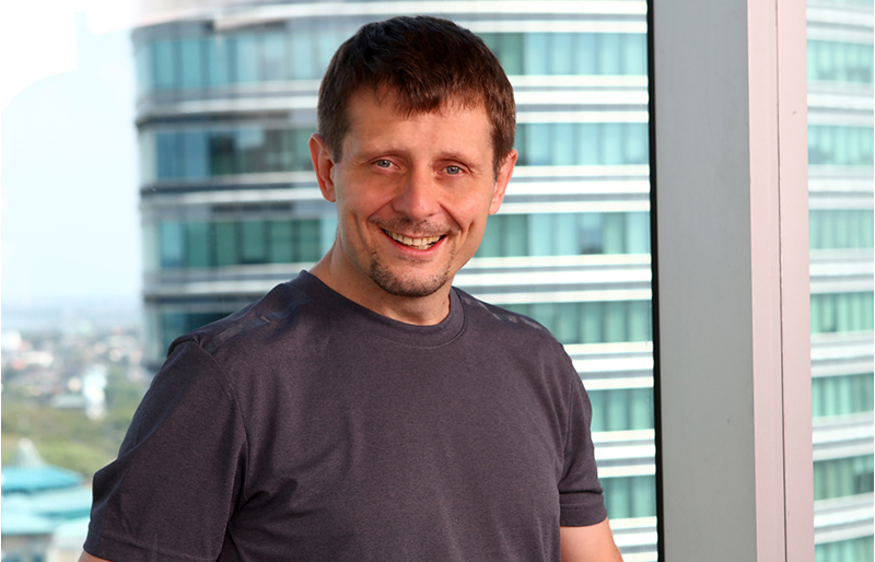 Photo of Peter Skouhus in a modern office setting.